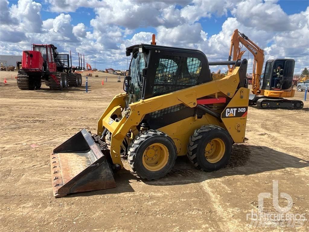 CAT 242D Kompaktlader