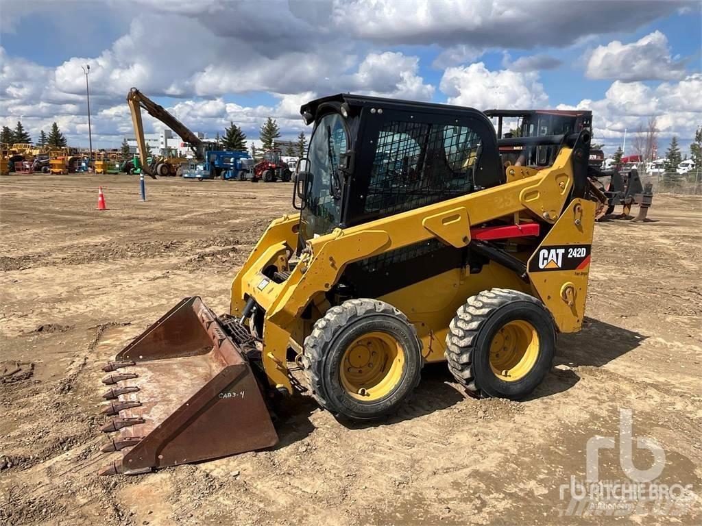 CAT 242D Kompaktlader
