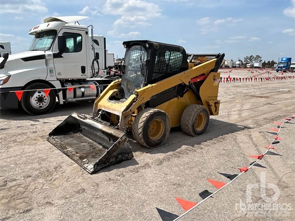 CAT 272D2 Kompaktlader