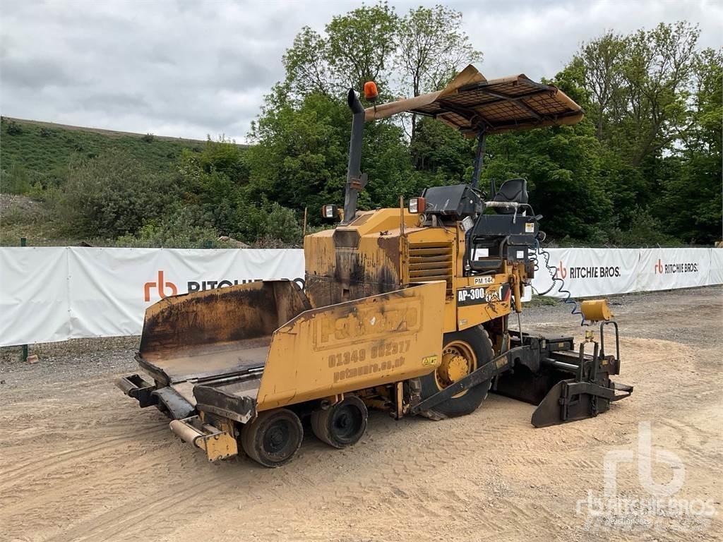 CAT AP300D Strassenfertiger