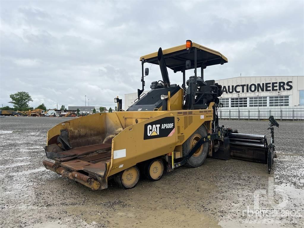 CAT AP600F Strassenfertiger