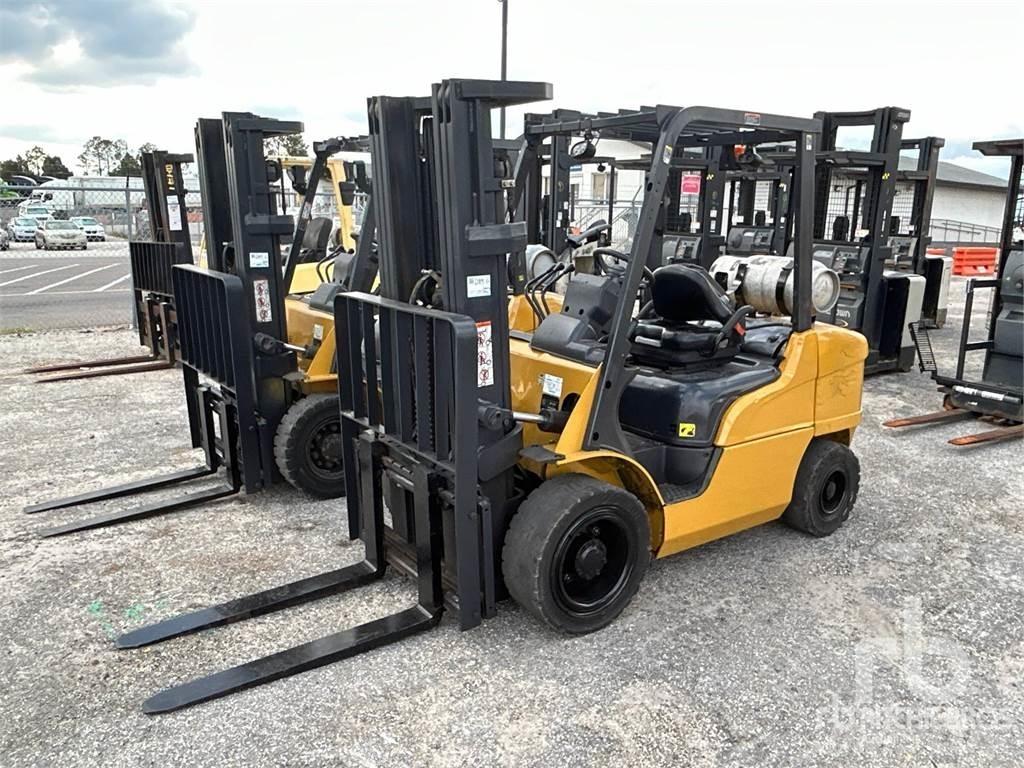 CAT GP30N Dieselstapler