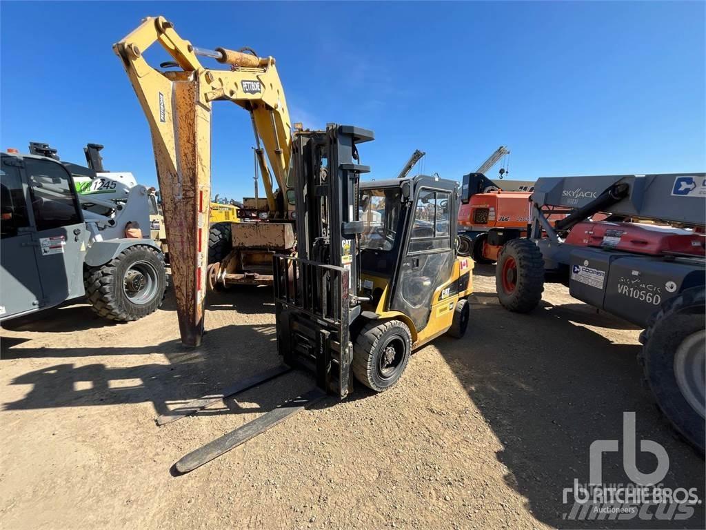 CAT GP33N Dieselstapler
