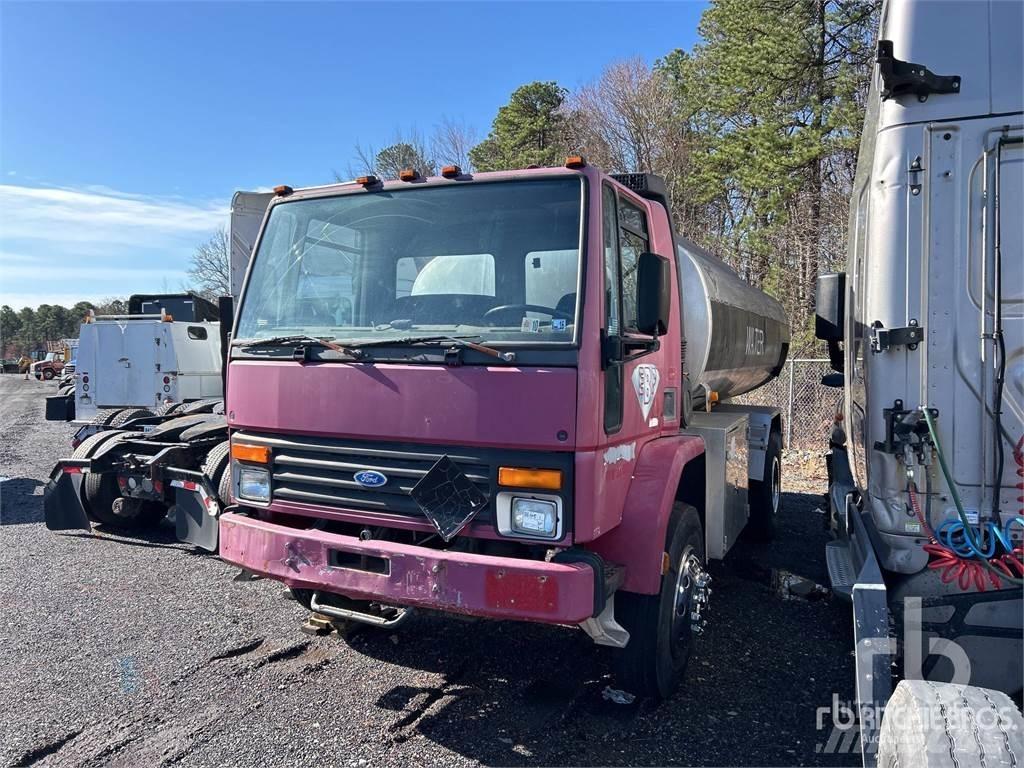 Ford CF8000 Wassertanker