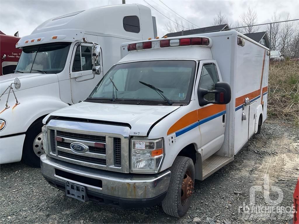 Ford E-350 Krankenwagen