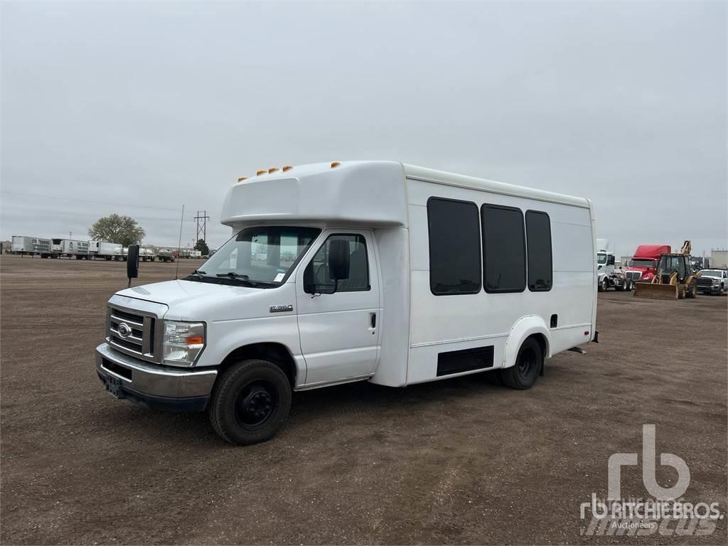 Ford E-350 Überlandbusse