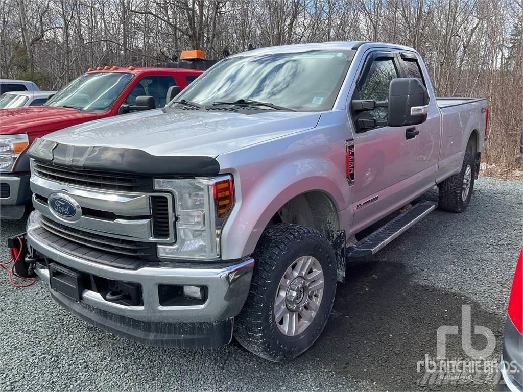 Ford F-250 Pickup/Pritschenwagen
