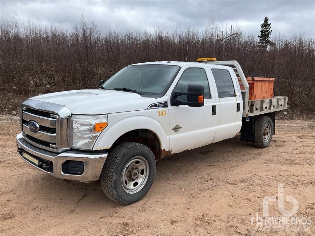 Ford F-250 Pritschenwagen/Pritschenwagen mit Seitenklappe