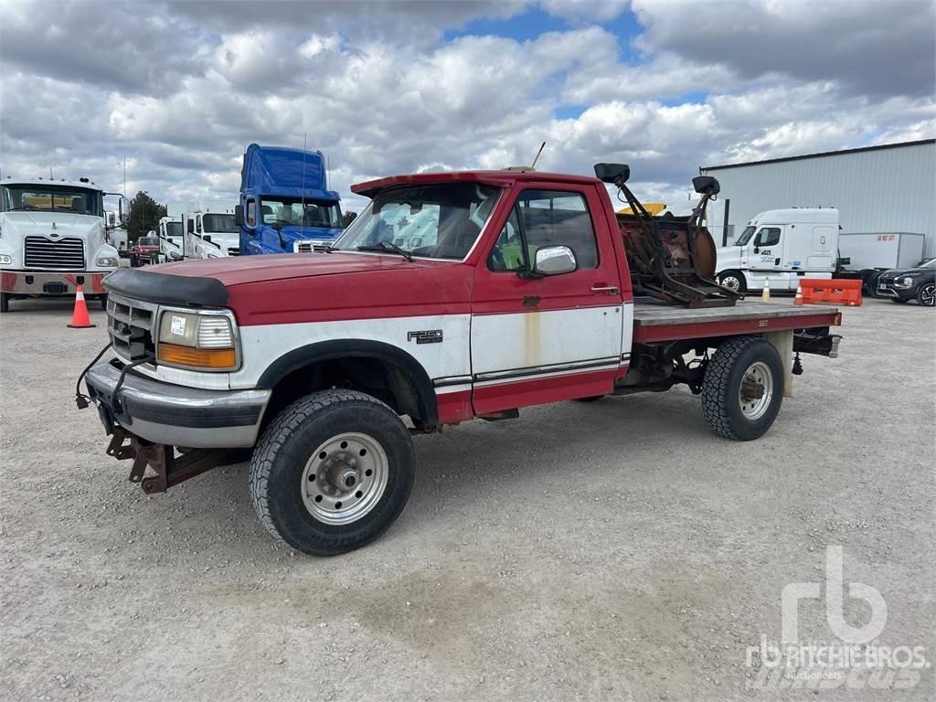 Ford F-250 Pritschenwagen/Pritschenwagen mit Seitenklappe