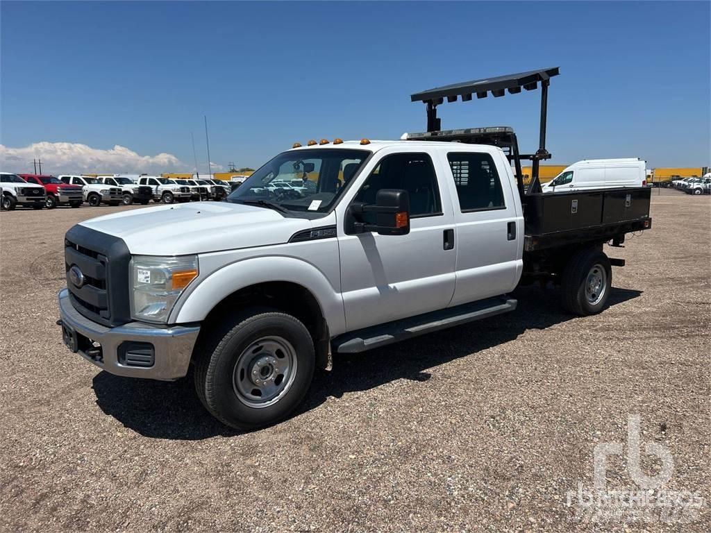 Ford F-350 Pritschenwagen/Pritschenwagen mit Seitenklappe