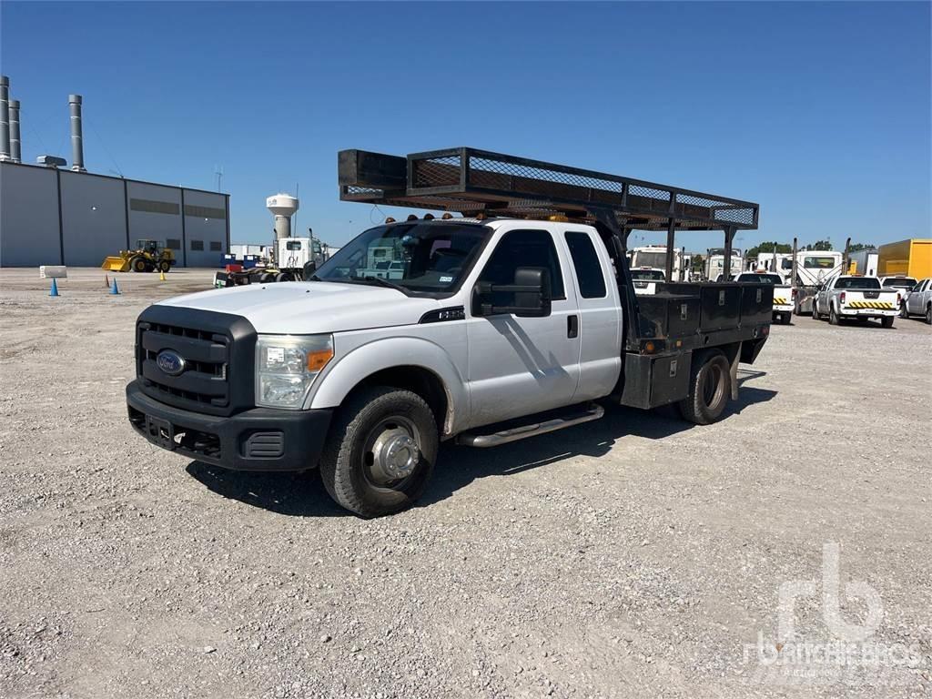 Ford F-350 Pritschenwagen/Pritschenwagen mit Seitenklappe