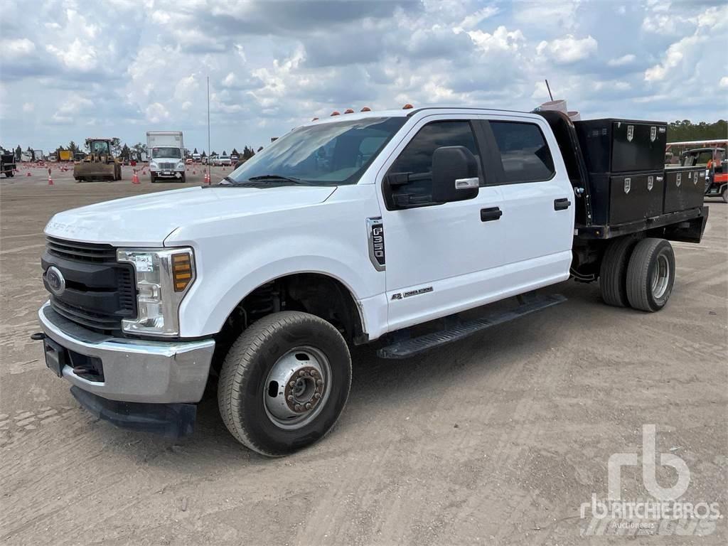 Ford F-350 Pritschenwagen/Pritschenwagen mit Seitenklappe
