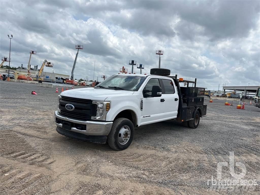 Ford F-350 Pritschenwagen/Pritschenwagen mit Seitenklappe