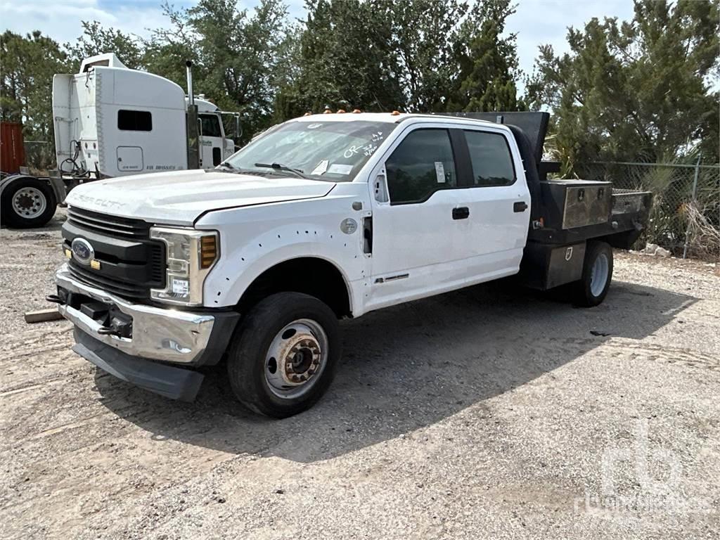 Ford F-450 Pritschenwagen/Pritschenwagen mit Seitenklappe