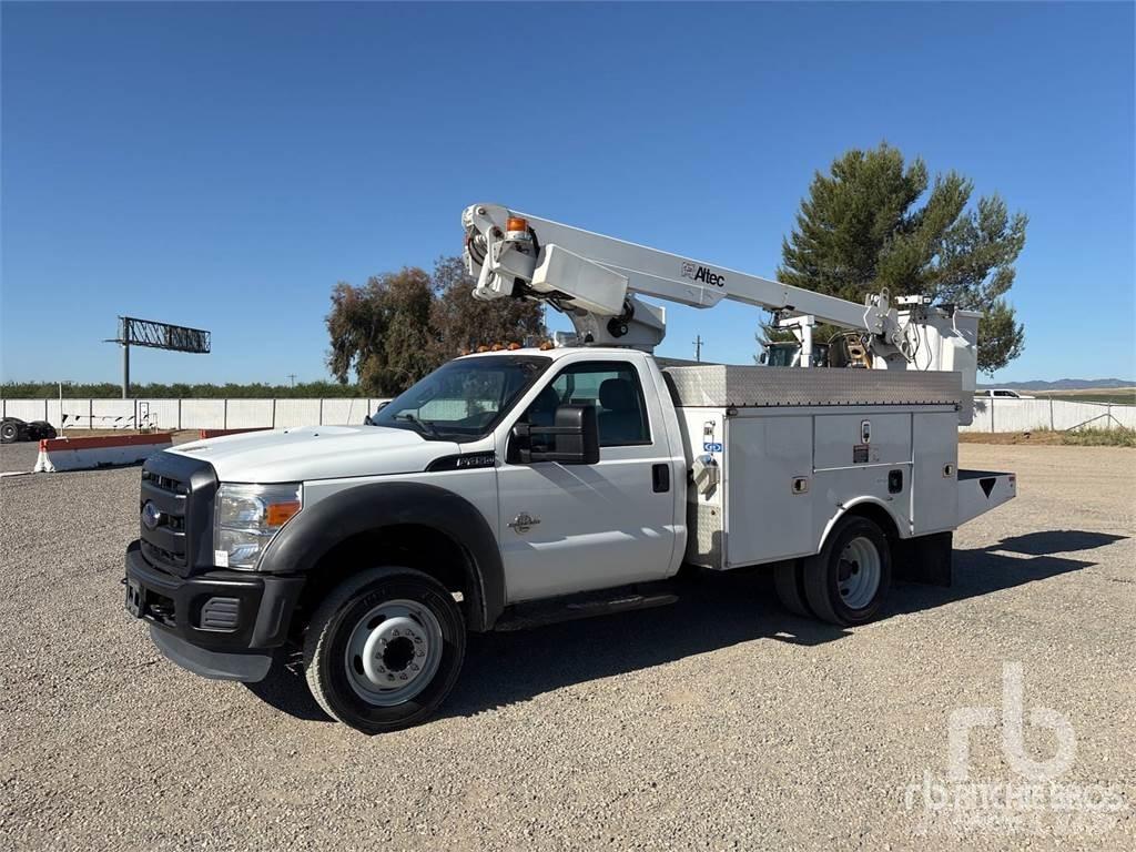 Ford F-450 Anhänger-Arbeitsbühnen