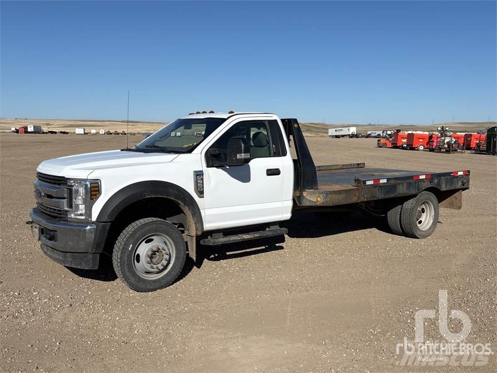 Ford F-550 Pritschenwagen/Pritschenwagen mit Seitenklappe