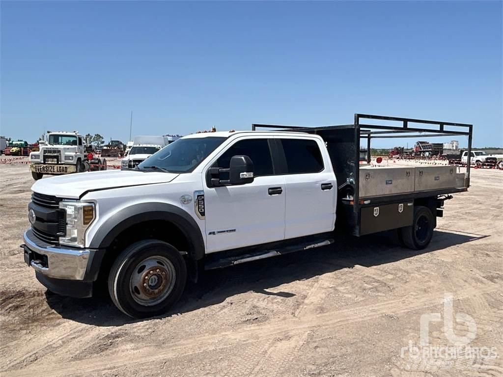Ford F-550 Pritschenwagen/Pritschenwagen mit Seitenklappe