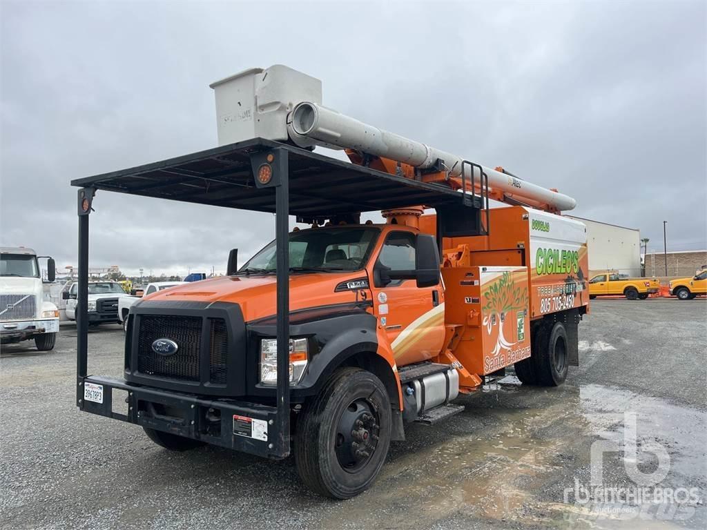 Ford F-750 Anhänger-Arbeitsbühnen