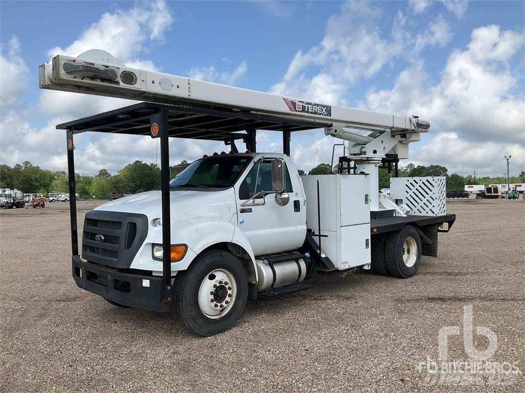 Ford F-750 Anhänger-Arbeitsbühnen