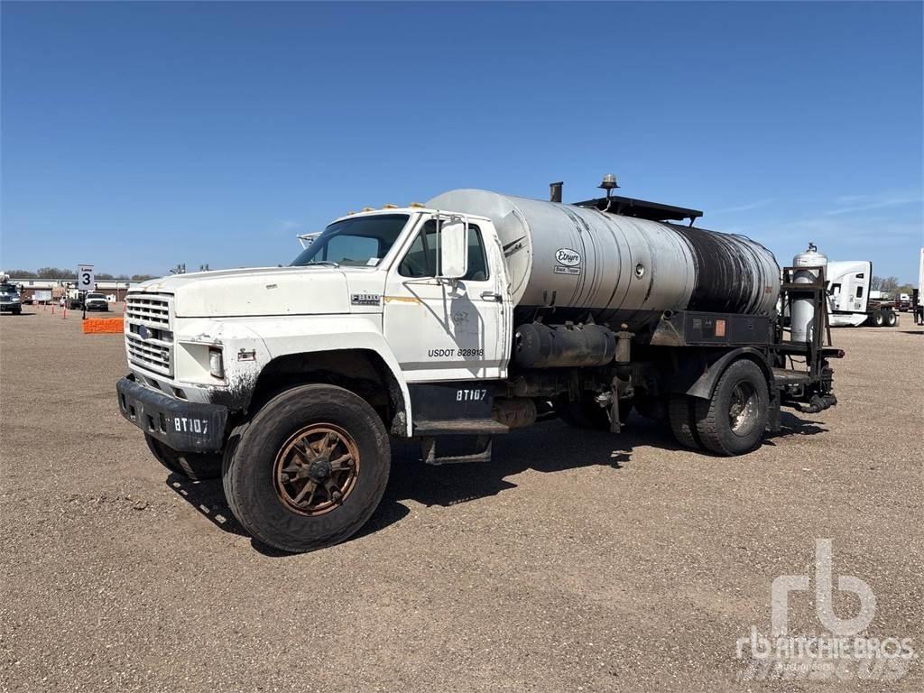 Ford F800 Bitumen Sprayer