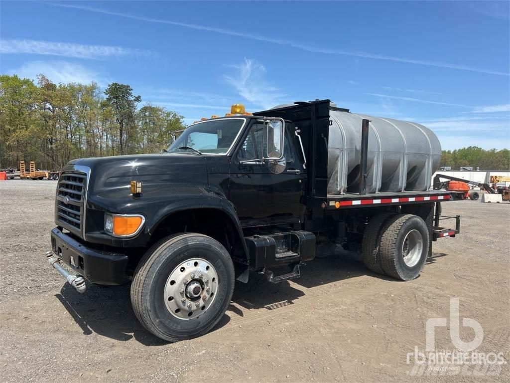 Ford F800 Wassertanker