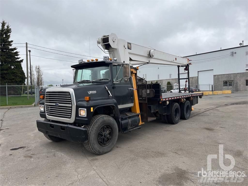 Ford L8000 Kranwagen