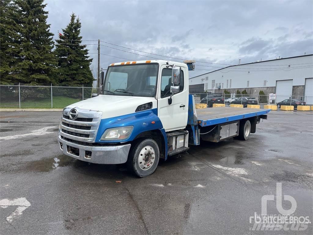 Hino 258 Pritschenwagen mit Seilwinde