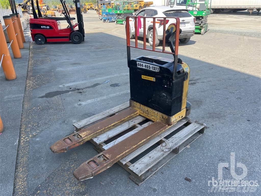 Hyster W40DZ Palettenregale