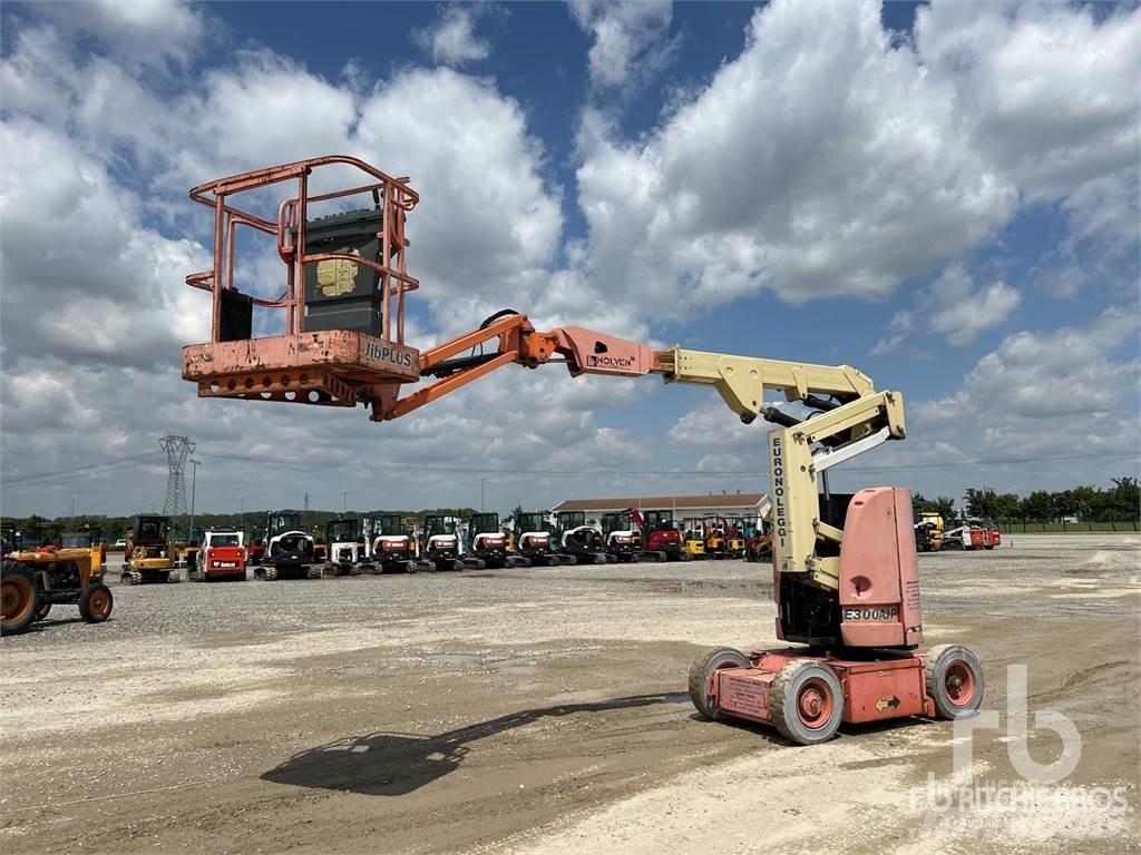 JLG E300AJP Fahrstühle, Seilwinden und Bauaufzüge