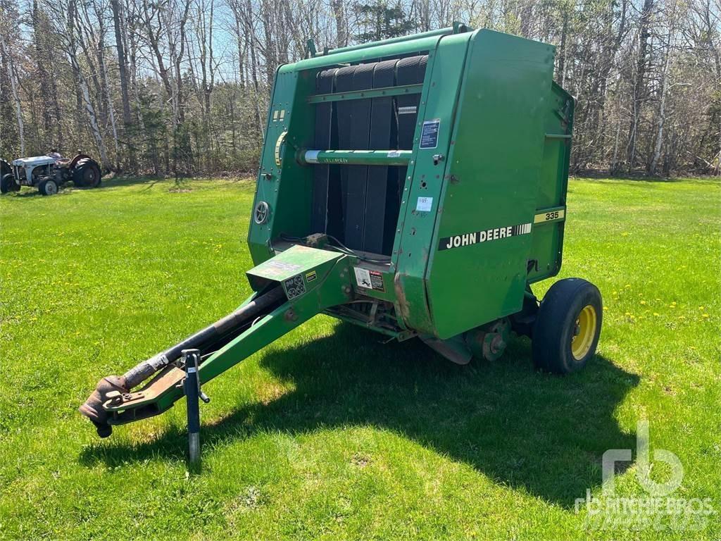 John Deere 335 Quaderpressen