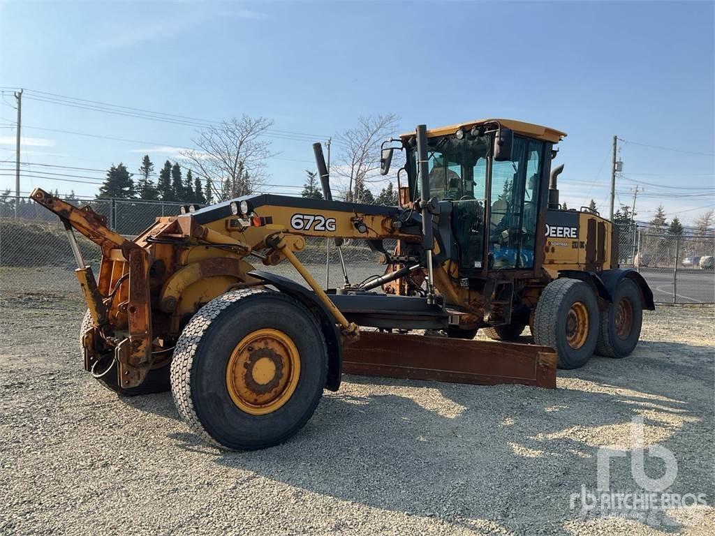 John Deere 672G Grader