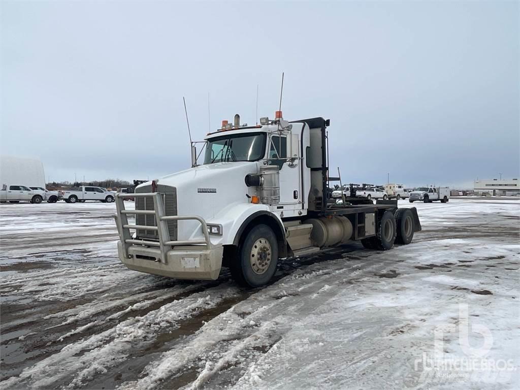 Kenworth T800 Pritschenwagen mit Seilwinde