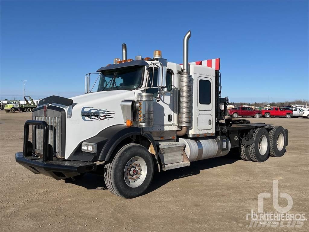 Kenworth T800B Pritschenwagen mit Seilwinde