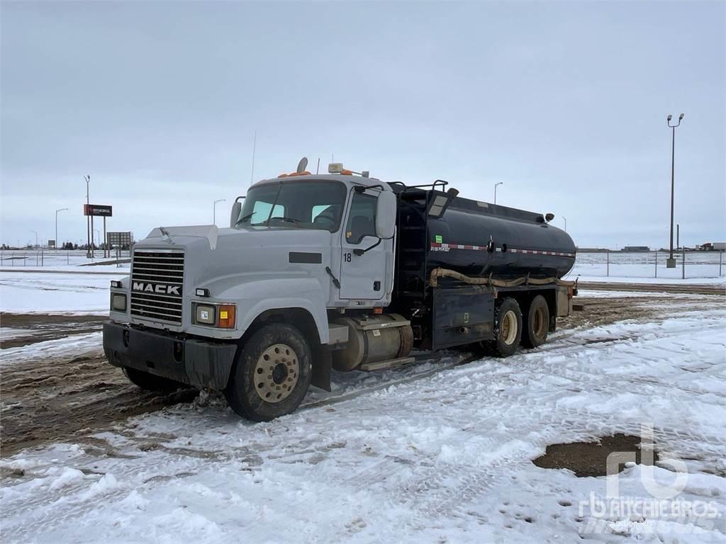 Mack CHN613 Wassertanker