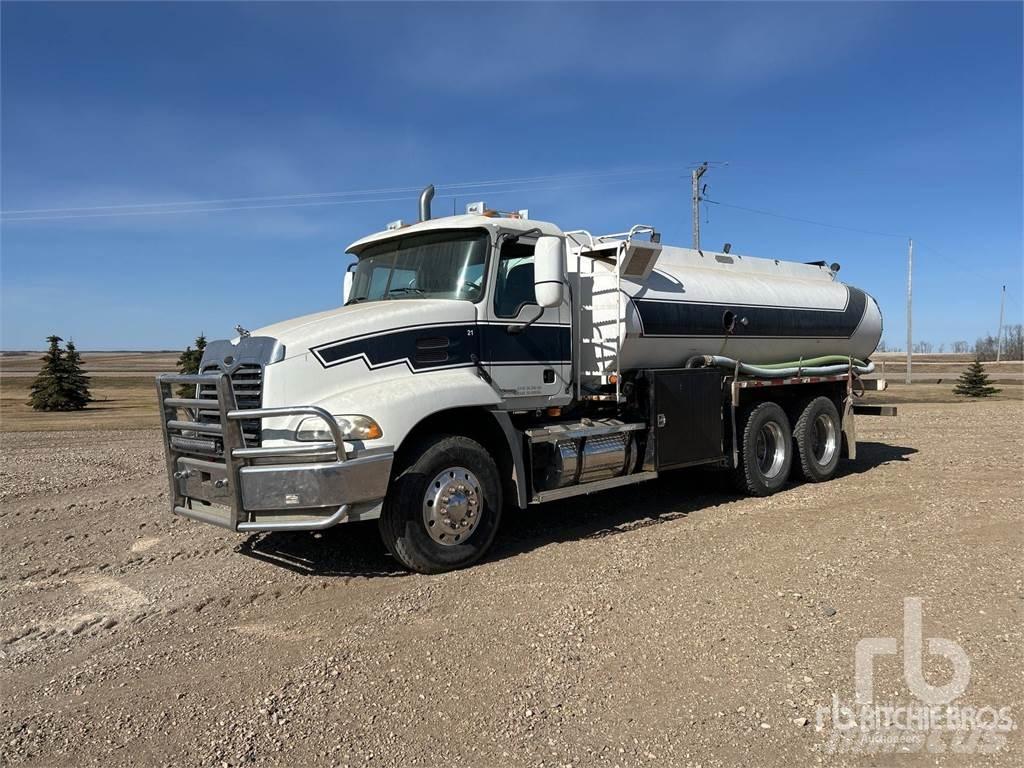Mack CX613 Wassertanker