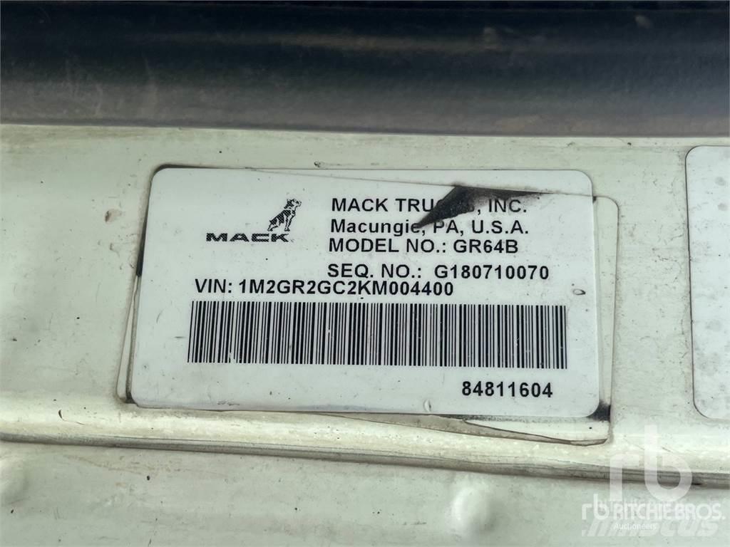 Mack GR64B Absetzkipper