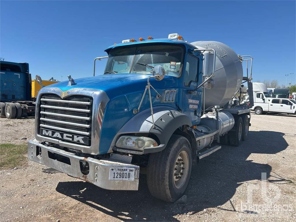 Mack GU813 Betonmischer