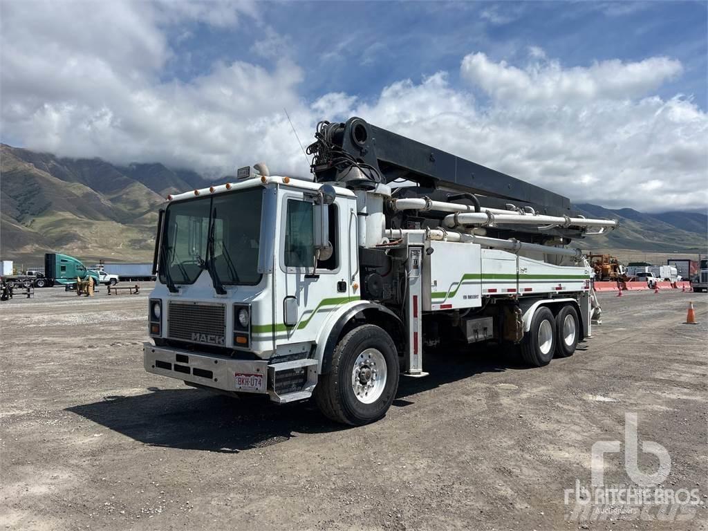Mack MR688S Betonmischer