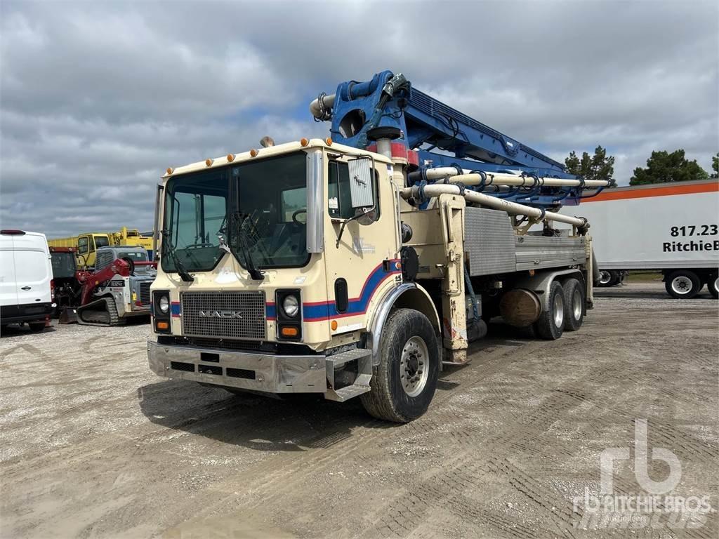 Mack MR688S Betonmischer