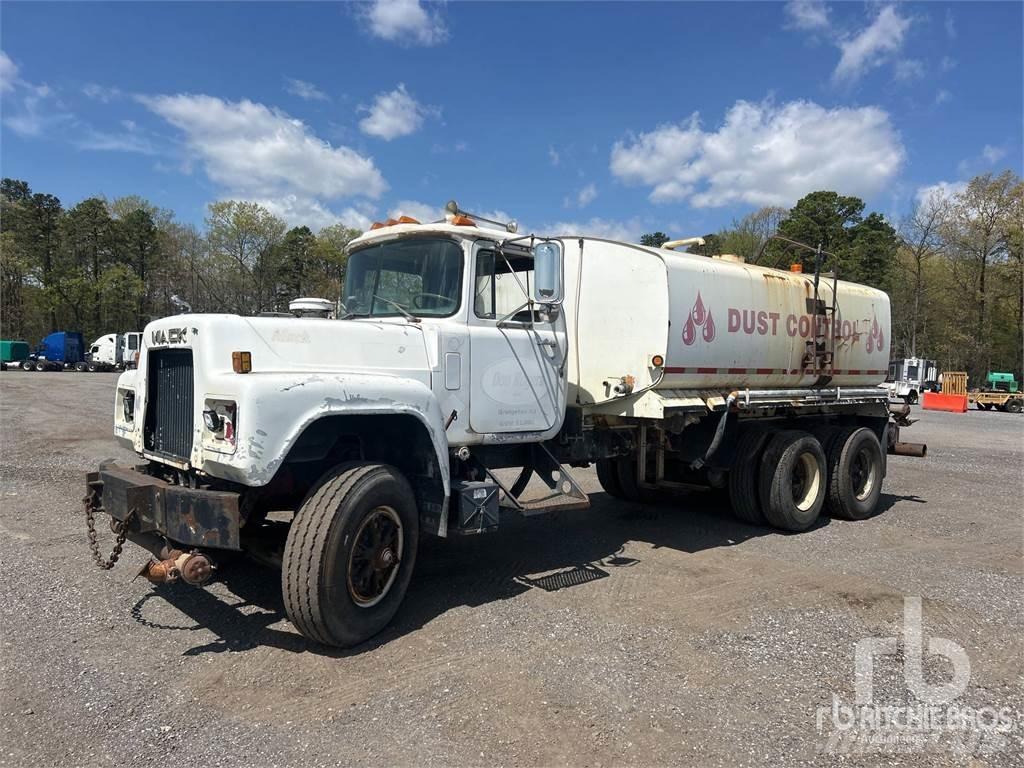 Mack RD685S Wassertanker