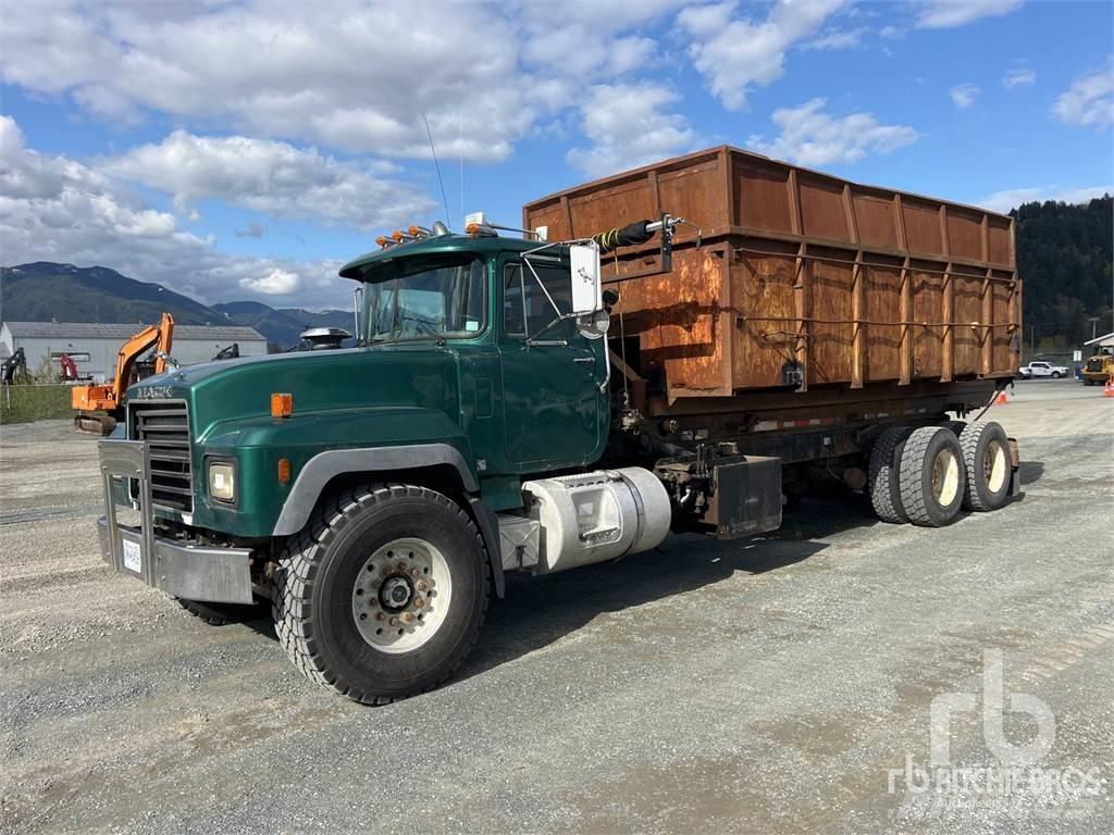Mack RD688S Absetzkipper
