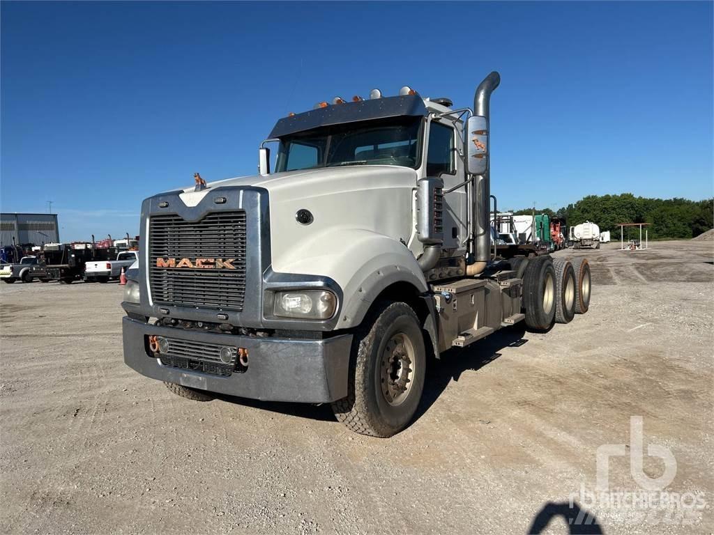 Mack TD713 Sattelzugmaschinen