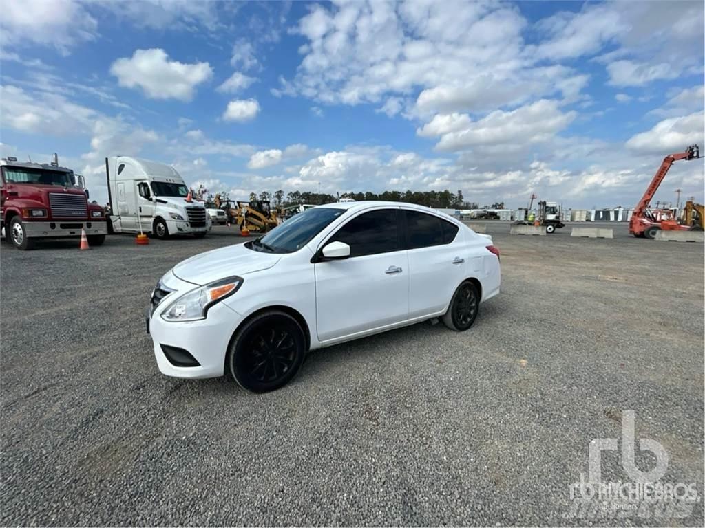 Nissan VERSA PKWs