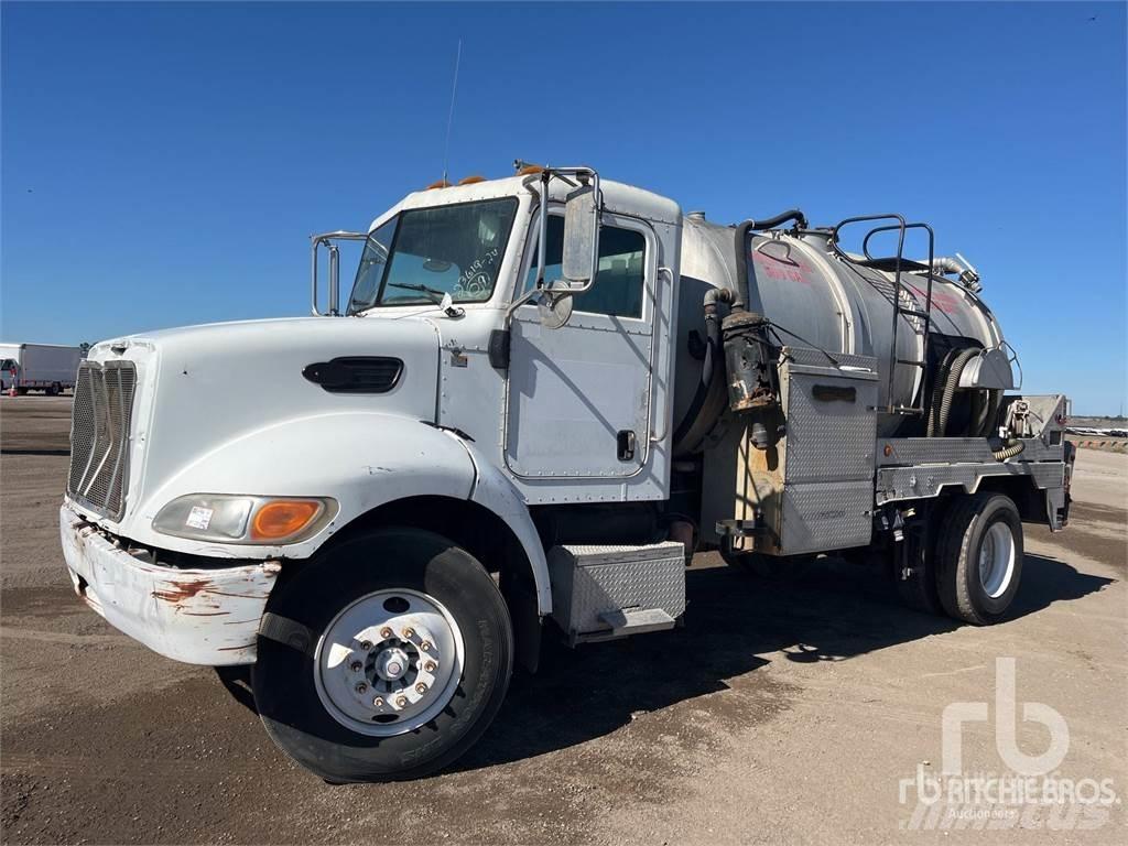 Peterbilt 335 Saug- und Druckwagen