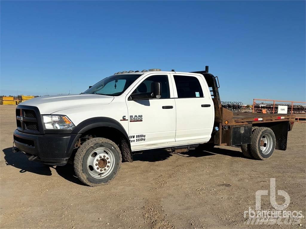 RAM 5500 Pritschenwagen/Pritschenwagen mit Seitenklappe