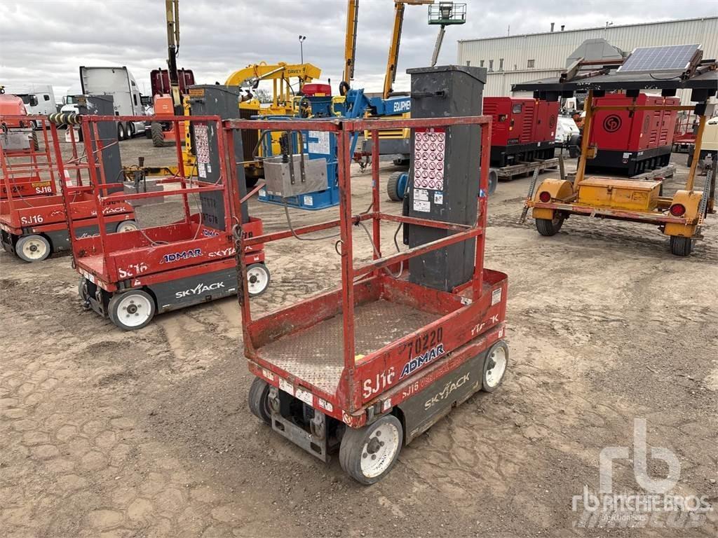 SkyJack SJ16 Fahrstühle, Seilwinden und Bauaufzüge