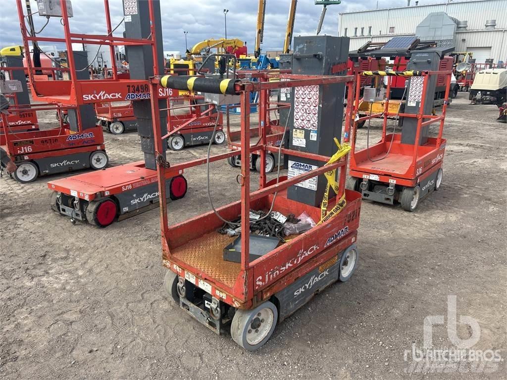 SkyJack SJ16 Fahrstühle, Seilwinden und Bauaufzüge