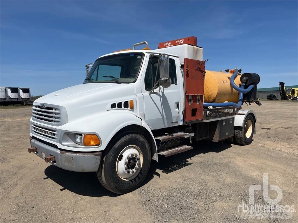 Sterling M8500 Saug- und Druckwagen