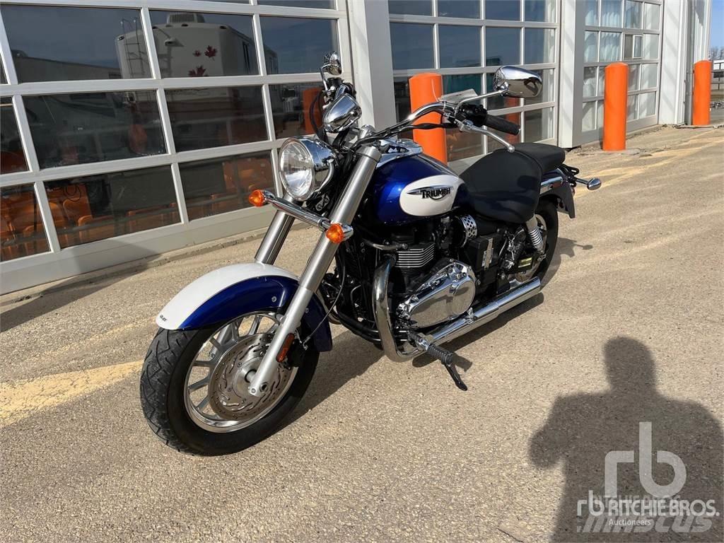 Triumph AMERICA PKWs