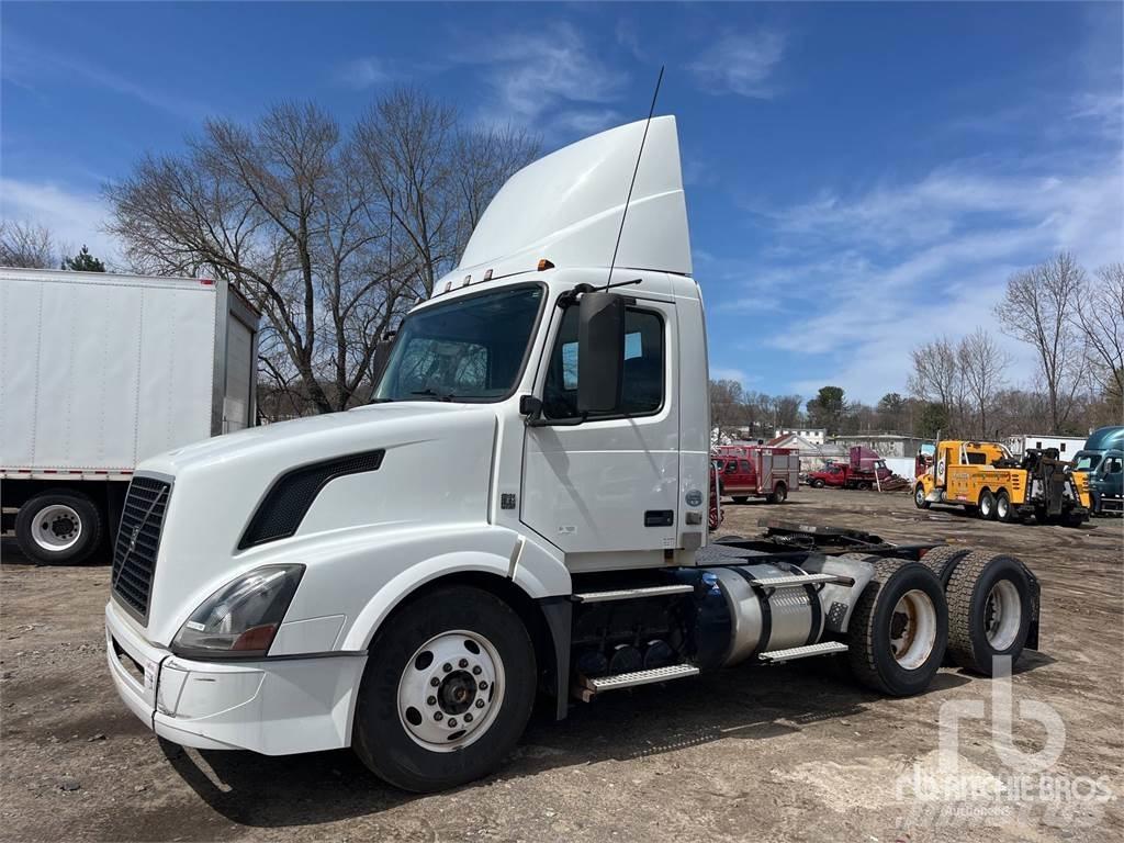 Volvo VNL300 Sattelzugmaschinen